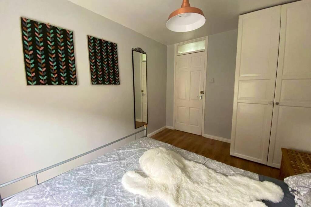 Two Bedroom Garden Flat In Zone 2 런던 외부 사진