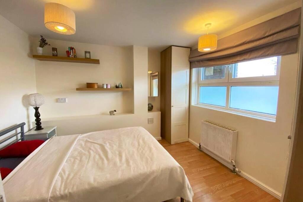 Two Bedroom Garden Flat In Zone 2 런던 외부 사진