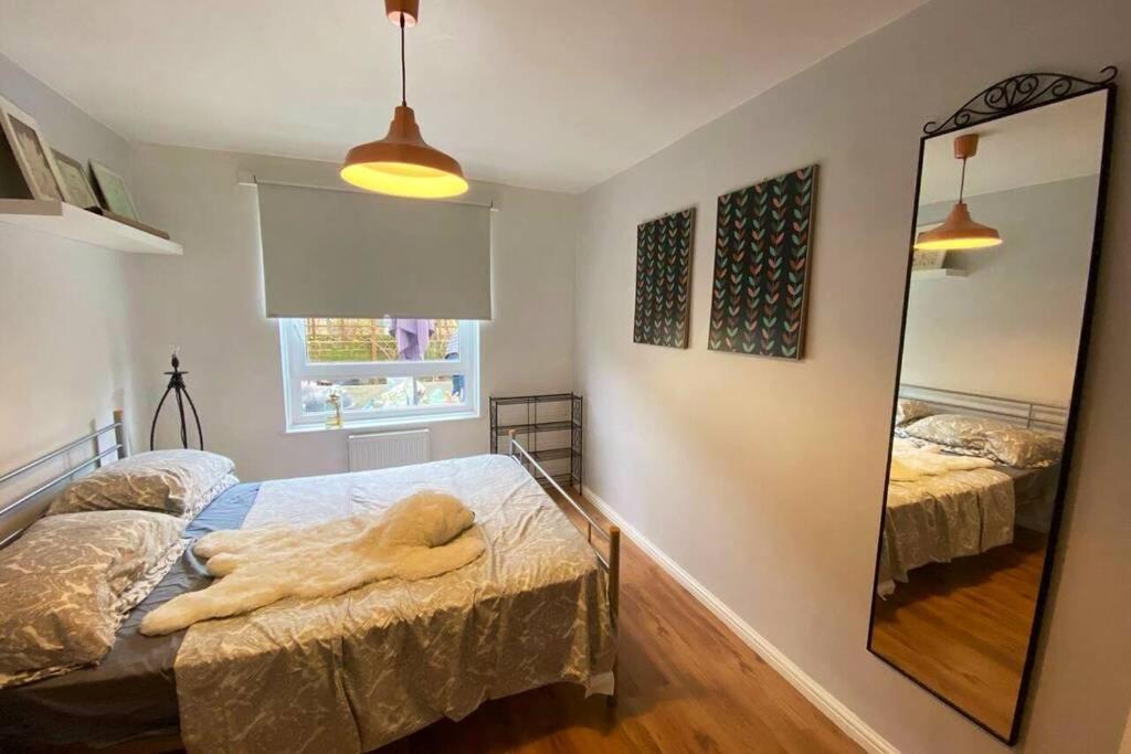 Two Bedroom Garden Flat In Zone 2 런던 외부 사진
